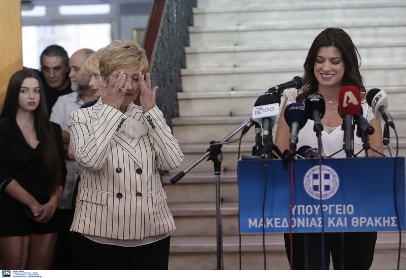 «Ζήτω η Μακεδονία» φώναξε με δάκρυα η Τσαρουχά -Εχασε τα λόγια της η Νοτοπούλου [βίντεο] | iefimerida.gr 0