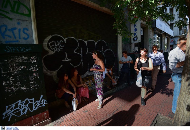 Κατάληψη στα γραφεία του ΕΦΚΑ-ΟΑΕΕ από τους εργαζόμενους [εικόνες] | iefimerida.gr 2