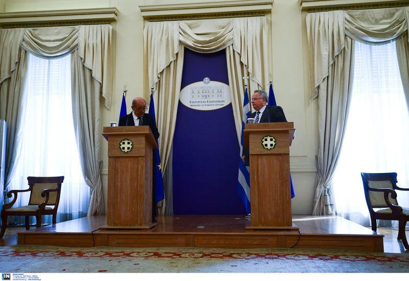 Ο Νίκος Κοτζιάς και ο Ζαν Υβ Λε Ντριαν/ Φωτογραφία intime news