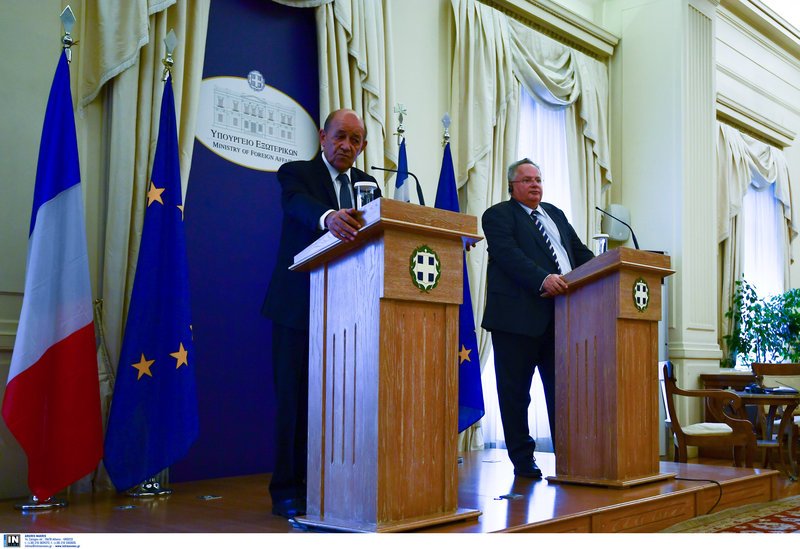 Ο Νίκος Κοτζιάς και ο Ζαν Υβ Λε Ντριαν/ Φωτογραφία intime news