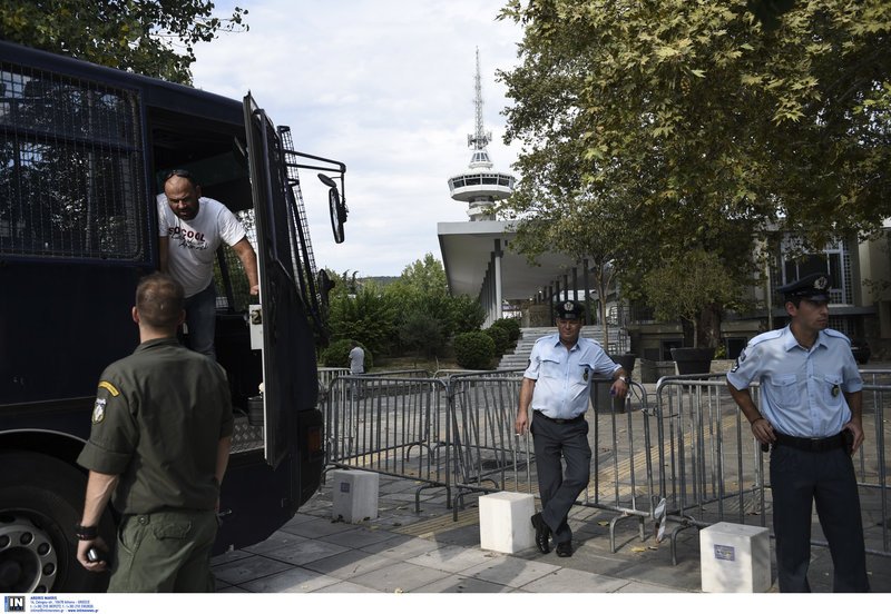 Συλλαλητήριο για τη Μακεδονία: Πλήθος κόσμου στον Λευκό Πύργο -«Φρούριο» η Θεσσαλονίκη [εικόνες & βίντεο] | iefimerida.gr 30