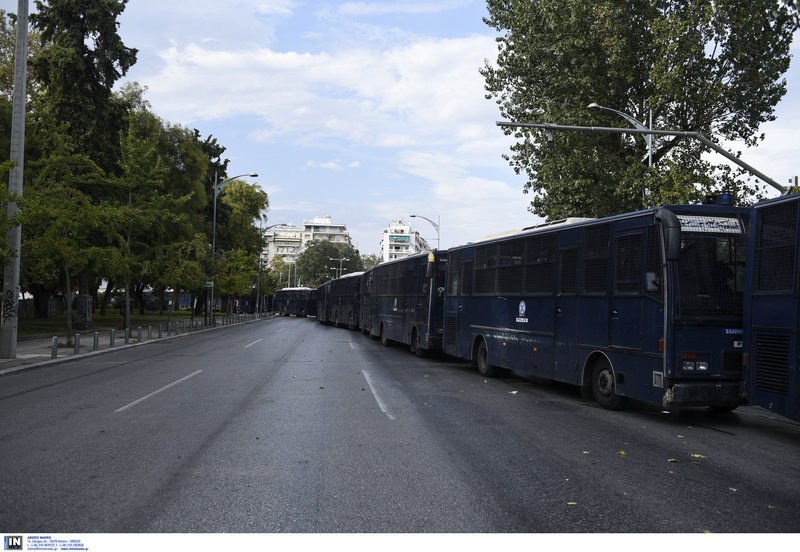 Συλλαλητήριο για τη Μακεδονία: Πλήθος κόσμου στον Λευκό Πύργο -«Φρούριο» η Θεσσαλονίκη [εικόνες & βίντεο] | iefimerida.gr 33