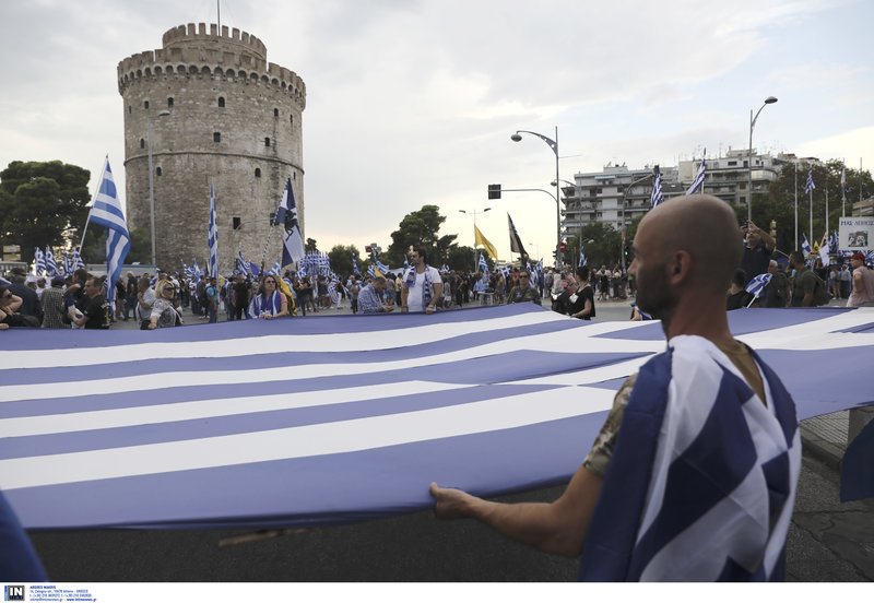 Συλλαλητήριο για τη Μακεδονία: Πλήθος κόσμου στον Λευκό Πύργο -«Φρούριο» η Θεσσαλονίκη [εικόνες & βίντεο] | iefimerida.gr 11