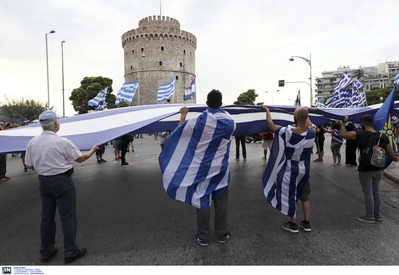 Συλλαλητήριο για τη Μακεδονία: Πλήθος κόσμου στον Λευκό Πύργο -«Φρούριο» η Θεσσαλονίκη [εικόνες & βίντεο] | iefimerida.gr 12