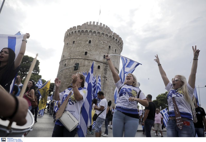 Συλλαλητήριο για τη Μακεδονία: Πλήθος κόσμου στον Λευκό Πύργο -«Φρούριο» η Θεσσαλονίκη [εικόνες & βίντεο] | iefimerida.gr 14