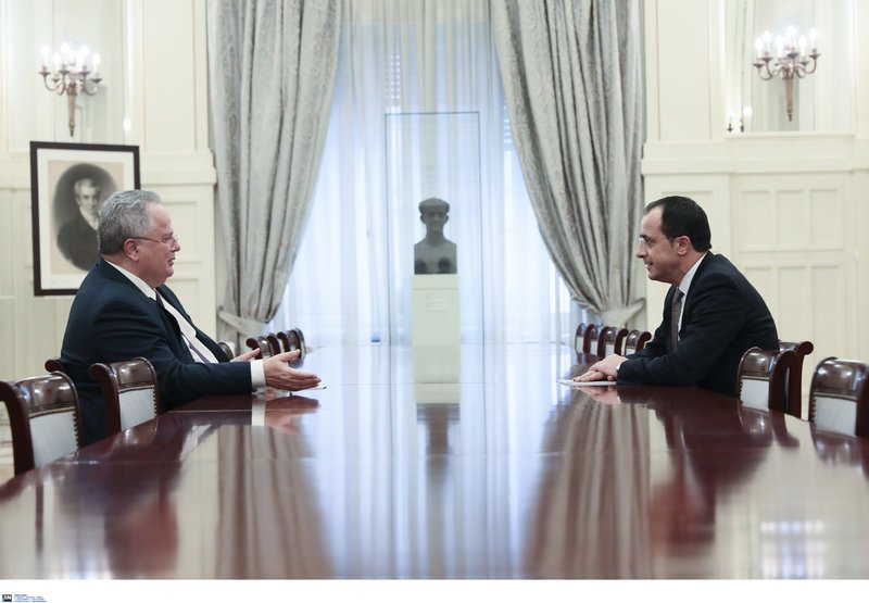 O Νίκος Κοτζιάς με τον Νίκο Χριστοδουλίδη /Φωτογραφία intime news