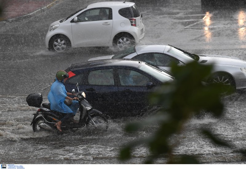 Ξαφνική μπόρα στην Αττική -Κυκλοφοριακό κομφούζιο στους δρόμους [εικόνες] | iefimerida.gr 1