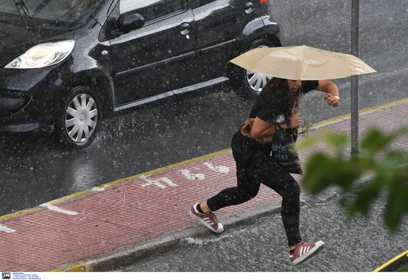 Ξαφνική μπόρα στην Αττική -Κυκλοφοριακό κομφούζιο στους δρόμους [εικόνες] | iefimerida.gr 2