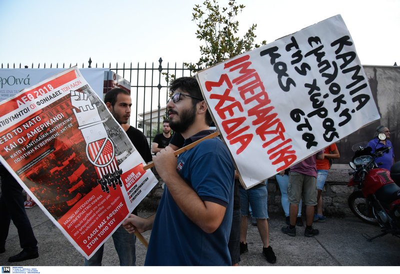 Θεσσαλονίκη: Διαμαρτυρία κατά του αεροπλανοφόρου των ΗΠΑ στο λιμάνι [εικόνες] | iefimerida.gr 2