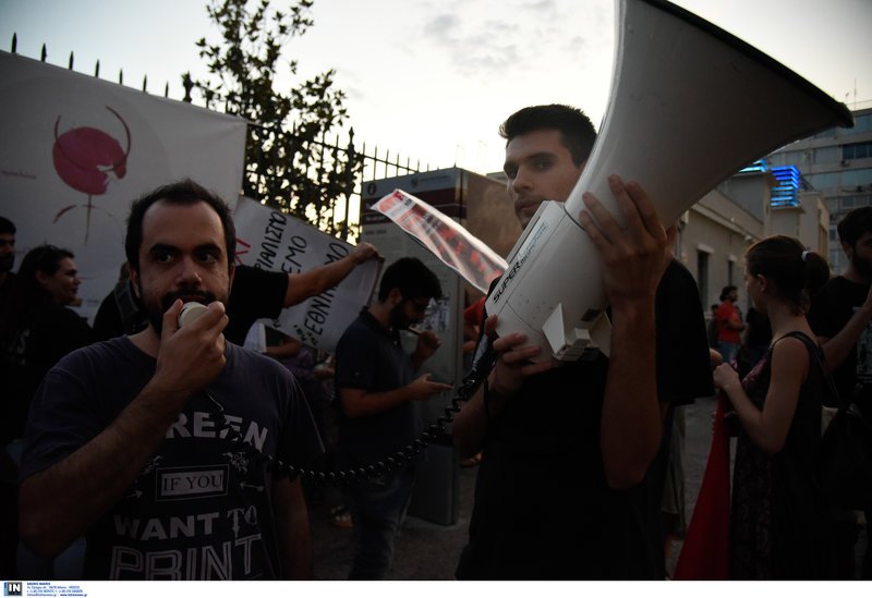 Θεσσαλονίκη: Διαμαρτυρία κατά του αεροπλανοφόρου των ΗΠΑ στο λιμάνι [εικόνες] | iefimerida.gr 0