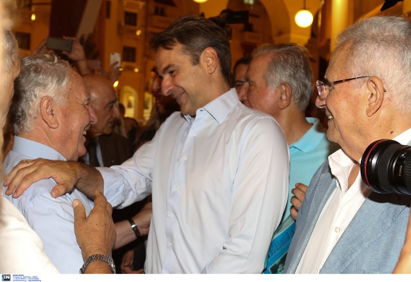 Θεσσαλονίκη: Η βόλτα του Μητσοτάκη στα στέκια νεολαίας -«Χωρίς ΜΑΤ» με selfies και χειραψίες [εικόνες & βίντεο] | iefimerida.gr 8