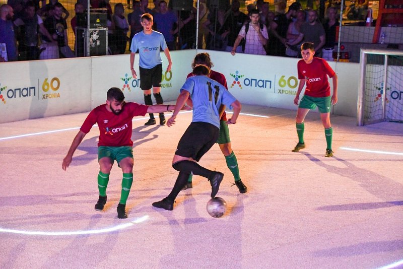 Ποδοσφαιρική πανδαισία με… λέιζερ στο Σύνταγμα [βίντεο] | iefimerida.gr 0