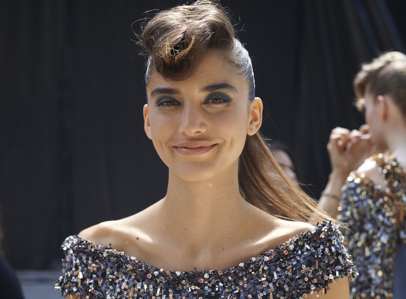 Ηaute Couture αλά Chanel by Karl Lagerfeld.