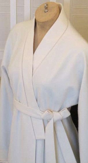 Οι ρόμπες των 10.000 ευρώ που φορούν στο σπίτι τους ο Γουίλιαμ και η Κέιτ [εικόνες] | iefimerida.gr 1