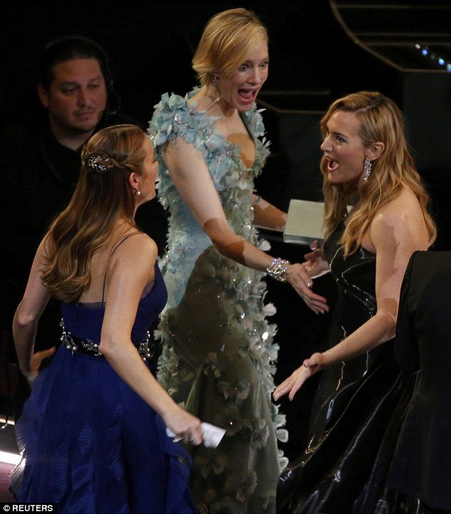 Οσκαρ 2016: Η στιγμή που προδόθηκε η νέα εγκυμοσύνη της Κέιτ Γουίνσλετ [εικόνες] | iefimerida.gr 0