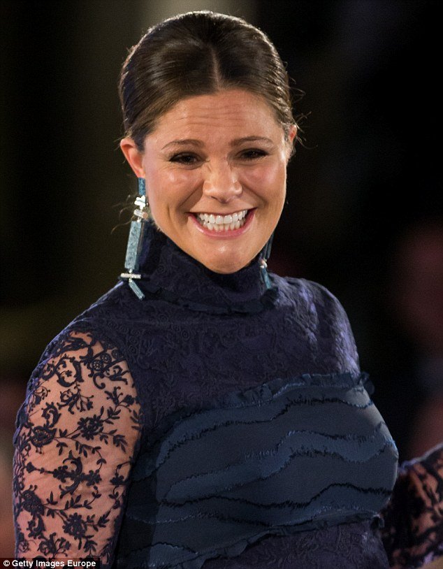 Απίστευτο βίντεο με... βασιλικές κλωτσιές -Η πριγκίπισσα Βικτώρια λίγο πριν γεννήσει [βίντεο] | iefimerida.gr 1