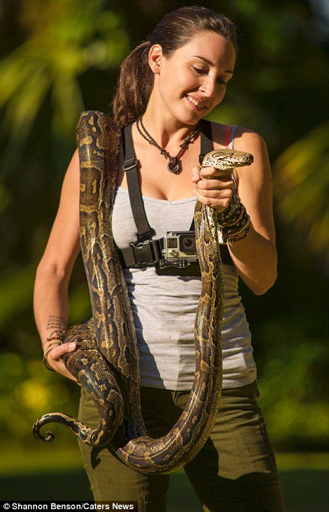 Την χτύπησαν τσιτάχ και ελέφαντες, την δάγκωσαν φίδια -Ολα για μια selfie [εικόνες] | iefimerida.gr 9