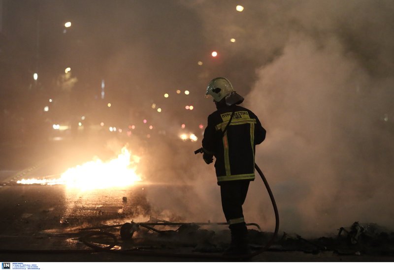 Επεισόδια στις πορείες για τον Φύσσα -Σοκ από τον σοβαρό τραυματισμό 19χρονης  [εικόνες & βίντεο] | iefimerida.gr 22