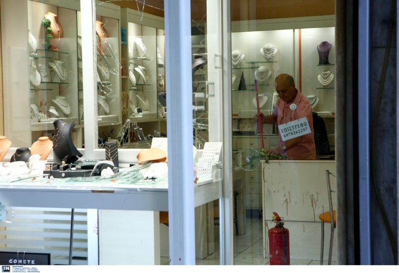 Αιματηρή απόπειρα ληστείας στο κέντρο της Αθήνας -Ενας τραυματίας [εικόνες] | iefimerida.gr 0