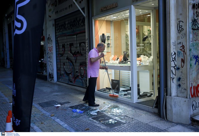 Αιματηρή απόπειρα ληστείας στο κέντρο της Αθήνας -Ενας τραυματίας [εικόνες] | iefimerida.gr 6