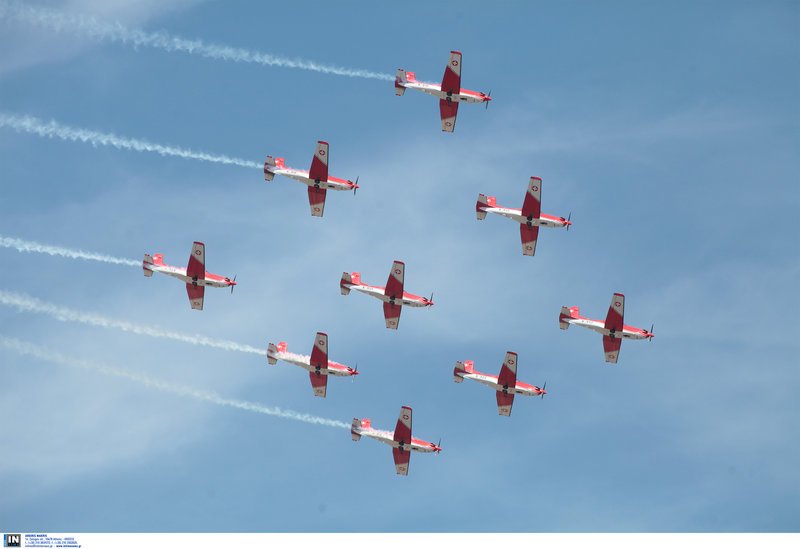 Athens Flying Week: Καθήλωσε το υπερθέαμα με τις κάθετες πτήσεις και τους σχηματισμούς στον αέρα [εικόνες] | iefimerida.gr 95