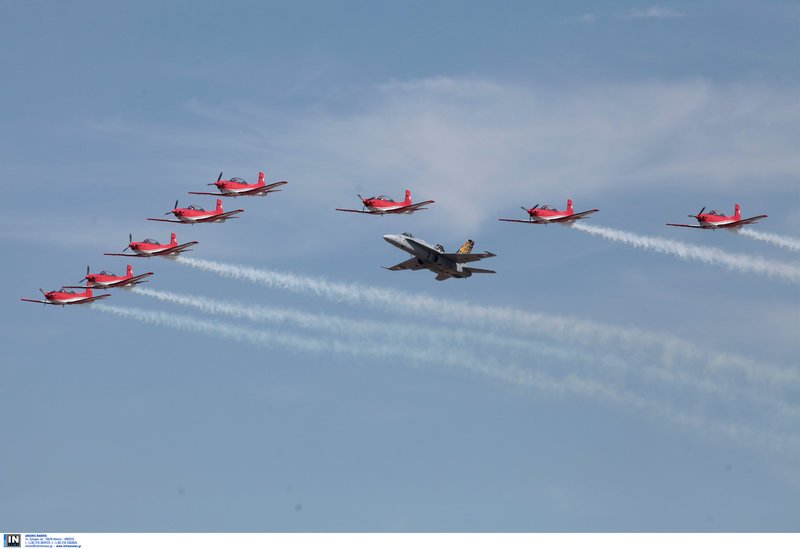 Athens Flying Week: Καθήλωσε το υπερθέαμα με τις κάθετες πτήσεις και τους σχηματισμούς στον αέρα [εικόνες] | iefimerida.gr 98