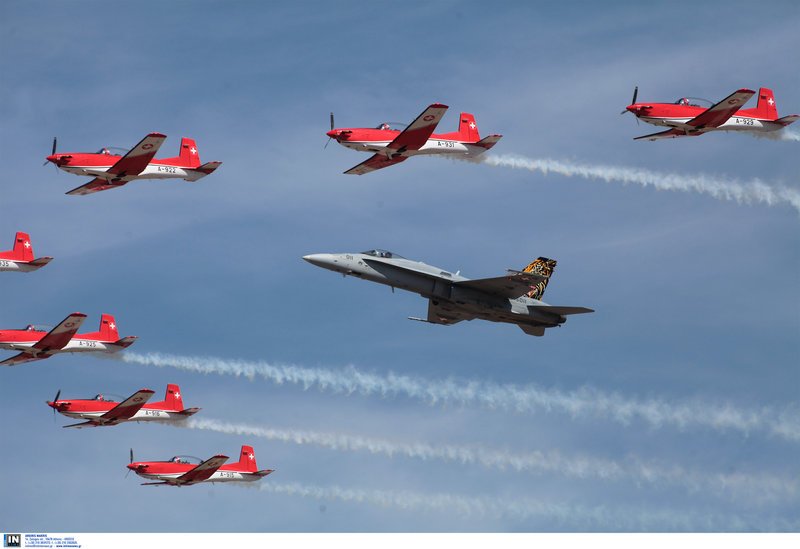 Athens Flying Week: Καθήλωσε το υπερθέαμα με τις κάθετες πτήσεις και τους σχηματισμούς στον αέρα [εικόνες] | iefimerida.gr 100