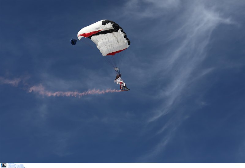 Athens Flying Week: Καθήλωσε το υπερθέαμα με τις κάθετες πτήσεις και τους σχηματισμούς στον αέρα [εικόνες] | iefimerida.gr 33