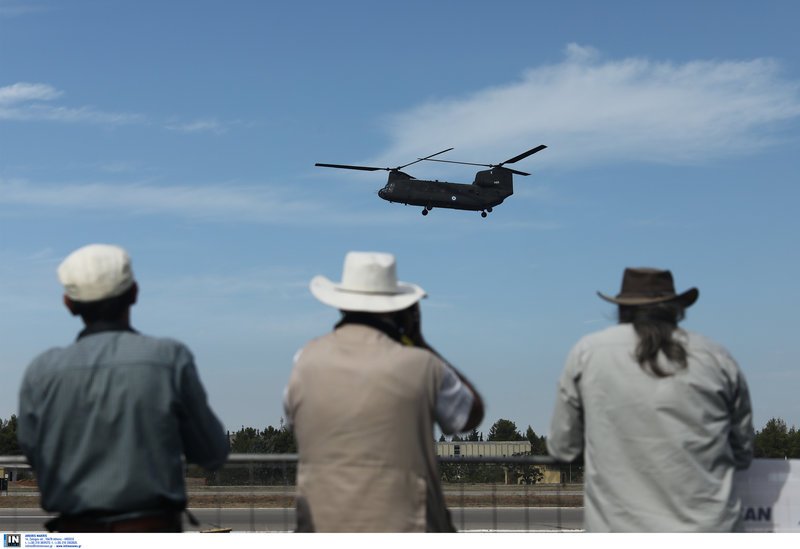 Athens Flying Week: Καθήλωσε το υπερθέαμα με τις κάθετες πτήσεις και τους σχηματισμούς στον αέρα [εικόνες] | iefimerida.gr 32