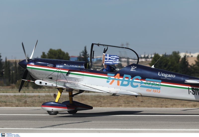 Athens Flying Week: Καθήλωσε το υπερθέαμα με τις κάθετες πτήσεις και τους σχηματισμούς στον αέρα [εικόνες] | iefimerida.gr 27