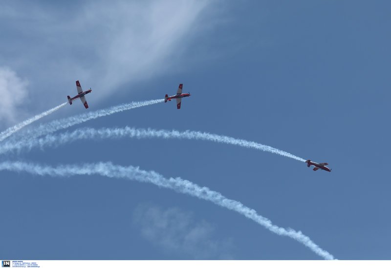 Athens Flying Week: Καθήλωσε το υπερθέαμα με τις κάθετες πτήσεις και τους σχηματισμούς στον αέρα [εικόνες] | iefimerida.gr 25