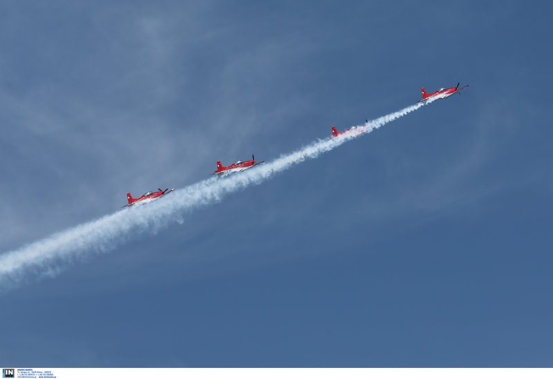 Athens Flying Week: Καθήλωσε το υπερθέαμα με τις κάθετες πτήσεις και τους σχηματισμούς στον αέρα [εικόνες] | iefimerida.gr 24