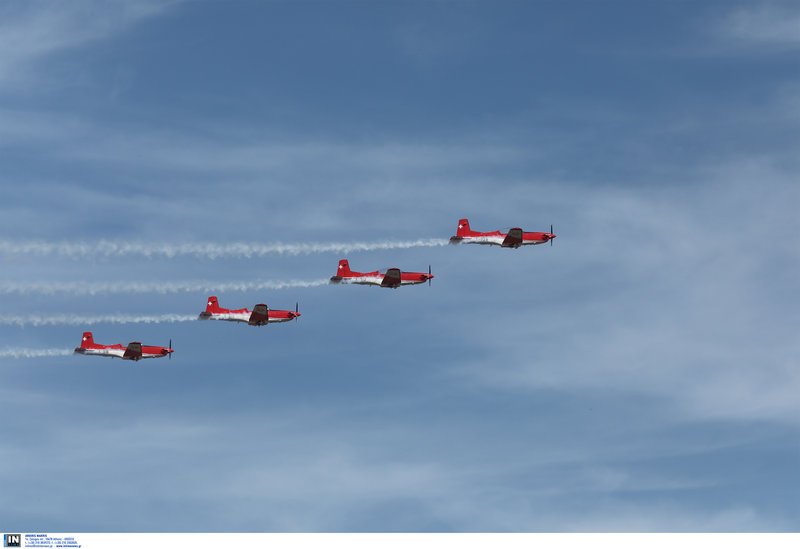Athens Flying Week: Καθήλωσε το υπερθέαμα με τις κάθετες πτήσεις και τους σχηματισμούς στον αέρα [εικόνες] | iefimerida.gr 23