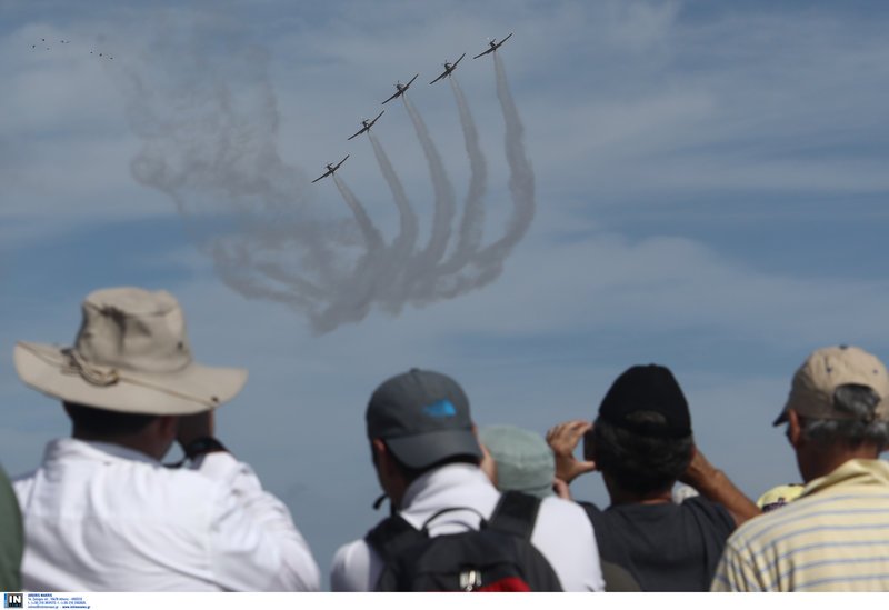 Athens Flying Week: Καθήλωσε το υπερθέαμα με τις κάθετες πτήσεις και τους σχηματισμούς στον αέρα [εικόνες] | iefimerida.gr 18