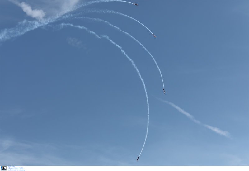 Athens Flying Week: Καθήλωσε το υπερθέαμα με τις κάθετες πτήσεις και τους σχηματισμούς στον αέρα [εικόνες] | iefimerida.gr 17