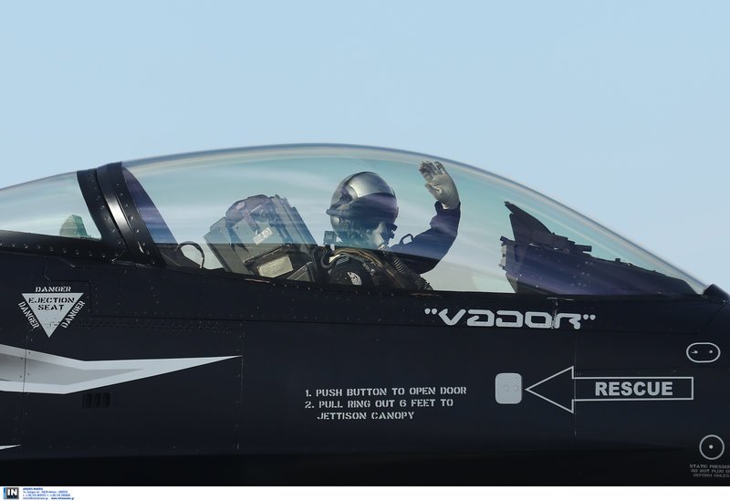 Athens Flying Week: Καθήλωσε το υπερθέαμα με τις κάθετες πτήσεις και τους σχηματισμούς στον αέρα [εικόνες] | iefimerida.gr 15