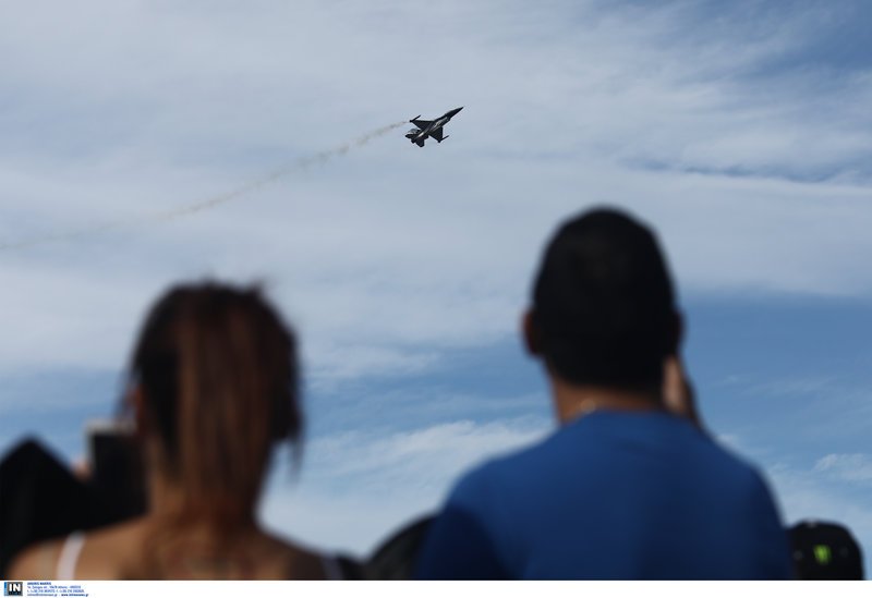 Athens Flying Week: Καθήλωσε το υπερθέαμα με τις κάθετες πτήσεις και τους σχηματισμούς στον αέρα [εικόνες] | iefimerida.gr 14
