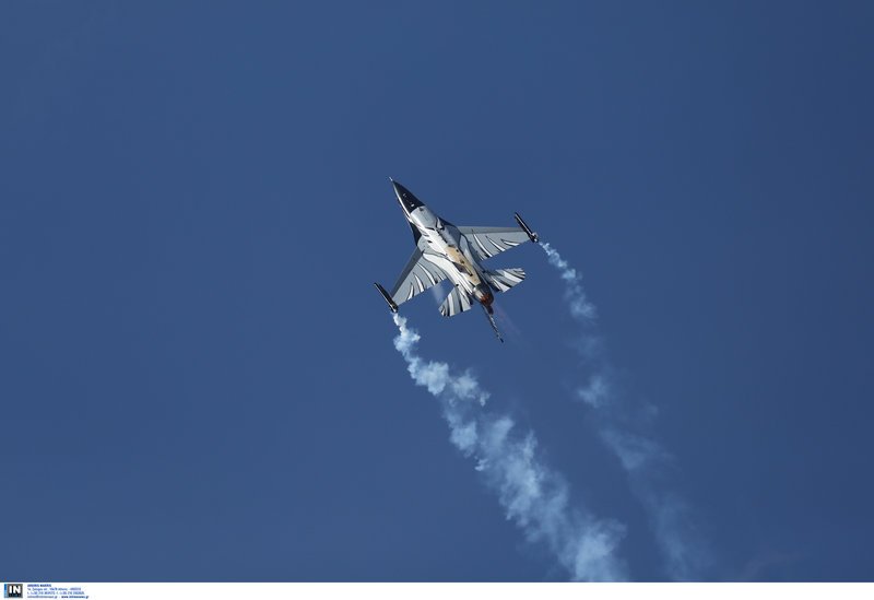 Athens Flying Week: Καθήλωσε το υπερθέαμα με τις κάθετες πτήσεις και τους σχηματισμούς στον αέρα [εικόνες] | iefimerida.gr 13