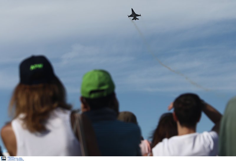 Athens Flying Week: Καθήλωσε το υπερθέαμα με τις κάθετες πτήσεις και τους σχηματισμούς στον αέρα [εικόνες] | iefimerida.gr 11