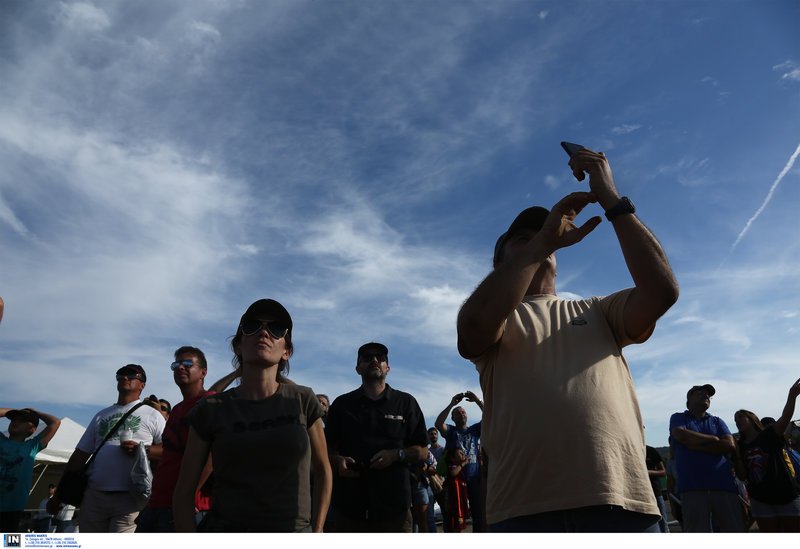 Athens Flying Week: Καθήλωσε το υπερθέαμα με τις κάθετες πτήσεις και τους σχηματισμούς στον αέρα [εικόνες] | iefimerida.gr 10