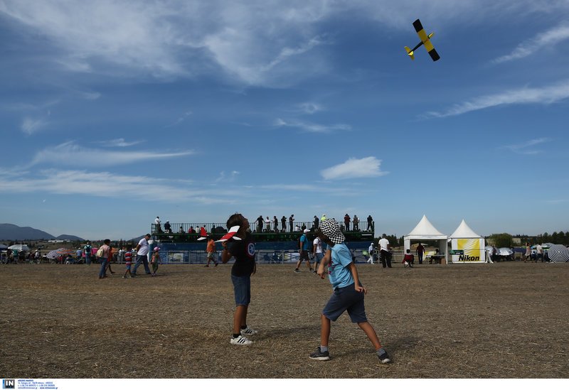 Athens Flying Week: Καθήλωσε το υπερθέαμα με τις κάθετες πτήσεις και τους σχηματισμούς στον αέρα [εικόνες] | iefimerida.gr 9