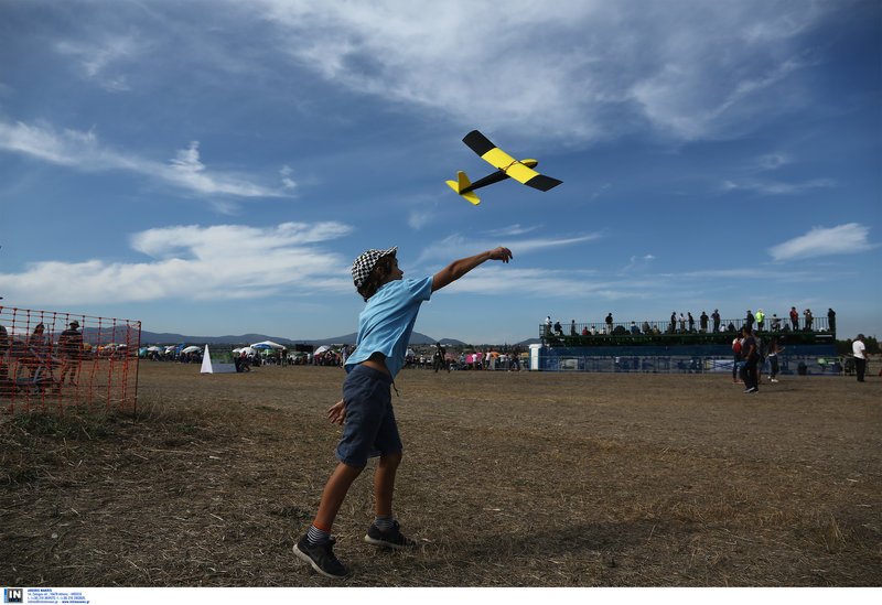 Athens Flying Week: Καθήλωσε το υπερθέαμα με τις κάθετες πτήσεις και τους σχηματισμούς στον αέρα [εικόνες] | iefimerida.gr 5