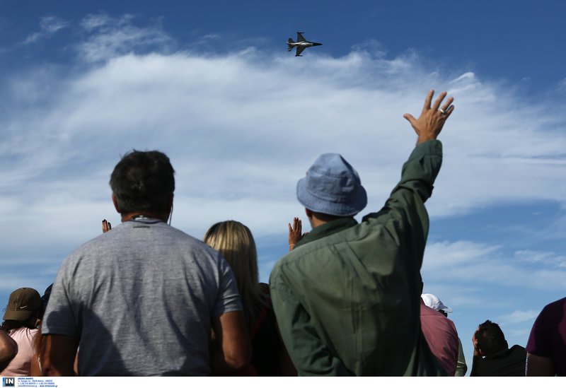 Athens Flying Week: Καθήλωσε το υπερθέαμα με τις κάθετες πτήσεις και τους σχηματισμούς στον αέρα [εικόνες] | iefimerida.gr 2