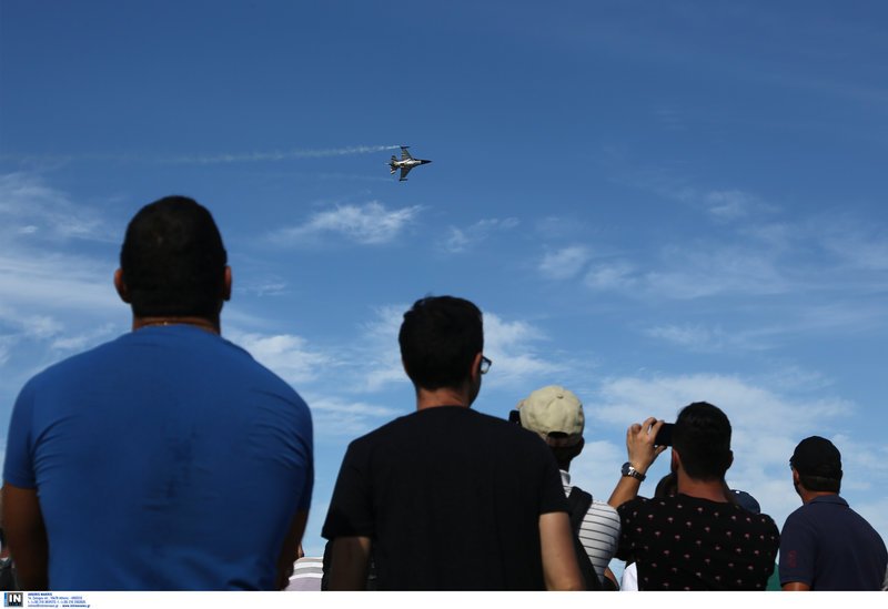 Athens Flying Week: Καθήλωσε το υπερθέαμα με τις κάθετες πτήσεις και τους σχηματισμούς στον αέρα [εικόνες] | iefimerida.gr 1