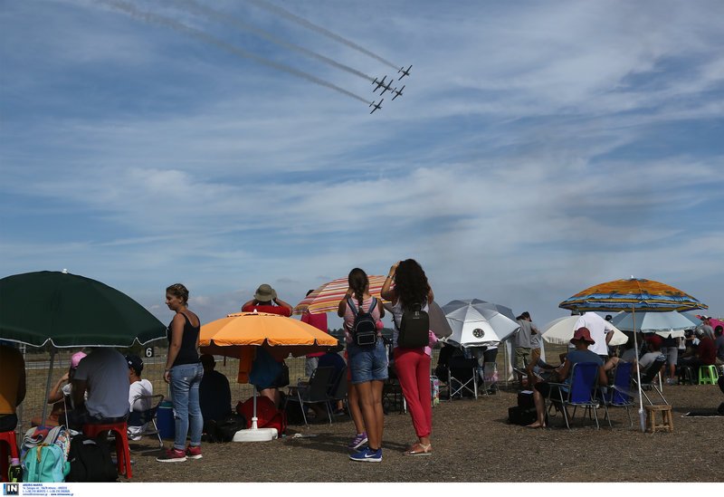 Athens Flying Week: Καθήλωσε το υπερθέαμα με τις κάθετες πτήσεις και τους σχηματισμούς στον αέρα [εικόνες] | iefimerida.gr 0