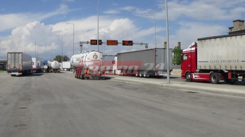 Πάτρα: 200 μετανάστες επιχείρησαν να μπουν σε πλοία για Ιταλία -Με 2 ώρες καθυστέρηση ο απόπλους | iefimerida.gr 0