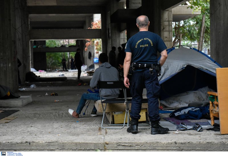 Θεσσαλονίκη: Επιχείρηση της ΕΛ.ΑΣ. σε εγκαταλελειμμένο κτίριο που διαμένουν μετανάστες [εικόνες & βίντεο] | iefimerida.gr 8