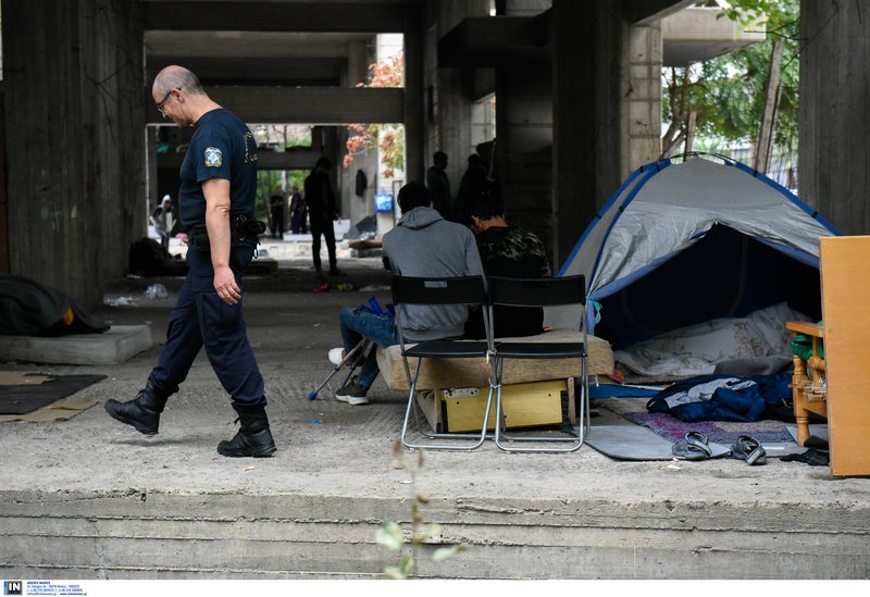 Θεσσαλονίκη: Επιχείρηση της ΕΛ.ΑΣ. σε εγκαταλελειμμένο κτίριο που διαμένουν μετανάστες [εικόνες & βίντεο] | iefimerida.gr 9