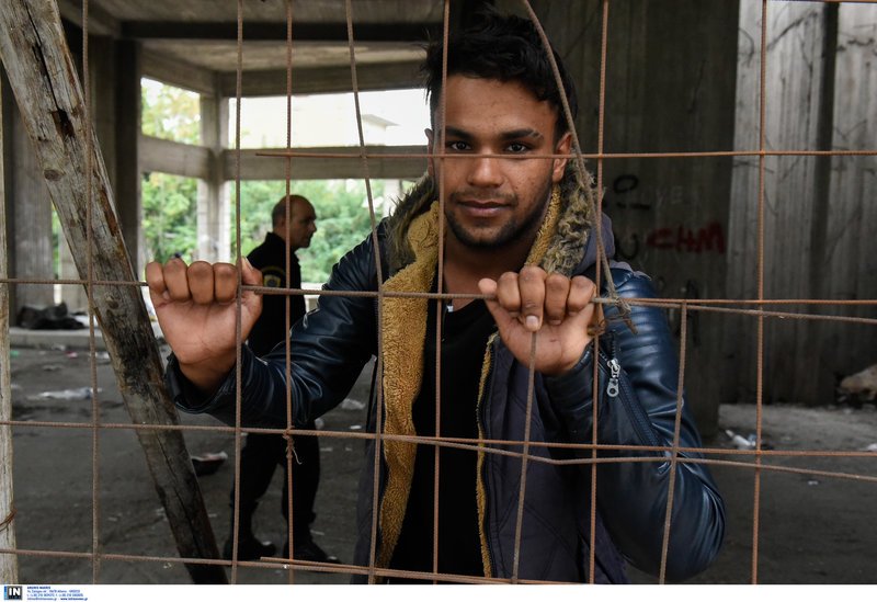Θεσσαλονίκη: Επιχείρηση της ΕΛ.ΑΣ. σε εγκαταλελειμμένο κτίριο που διαμένουν μετανάστες [εικόνες & βίντεο] | iefimerida.gr 10