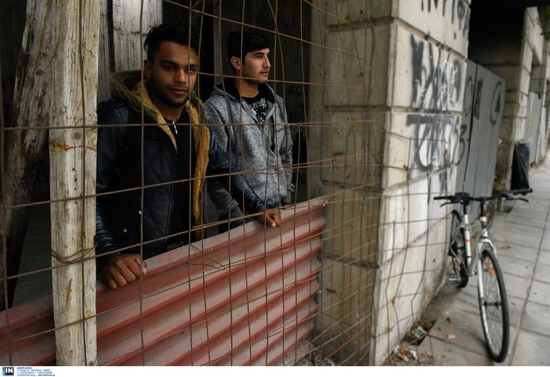 Θεσσαλονίκη: Επιχείρηση της ΕΛ.ΑΣ. σε εγκαταλελειμμένο κτίριο που διαμένουν μετανάστες [εικόνες & βίντεο] | iefimerida.gr 11